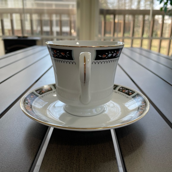 VINTAGE SILVERIE CHINA COFFEE TEA CUP AND SAUCER SET!! - Picture 3 of 8